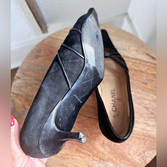 CHANEL Vintage Black Suede Leather 4 Leaf Clover CC Logo Appliqué Kitten Heels - Picture 9 of 15
